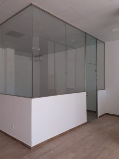 tabiques divisorios cristal para oficinas