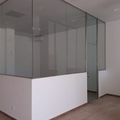 tabiques divisorios cristal para oficinas
